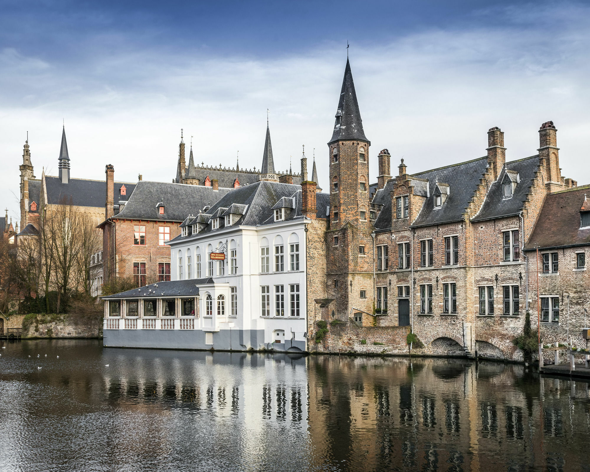 Appartement Dijver - Serene Escape In The Heart Of Historic Bruges